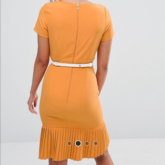 Plunge front dress with pleated hem - Picture 2 of 2